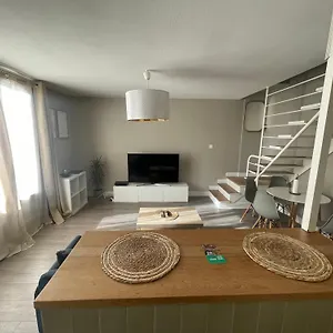 https://magnifique-duplex-avec-2-chambres-et-parking-gratuit.hotels-rhonealpes.com
