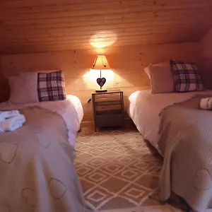 https://chalet-lambersens-cyclamen.hotels-rhonealpes.com